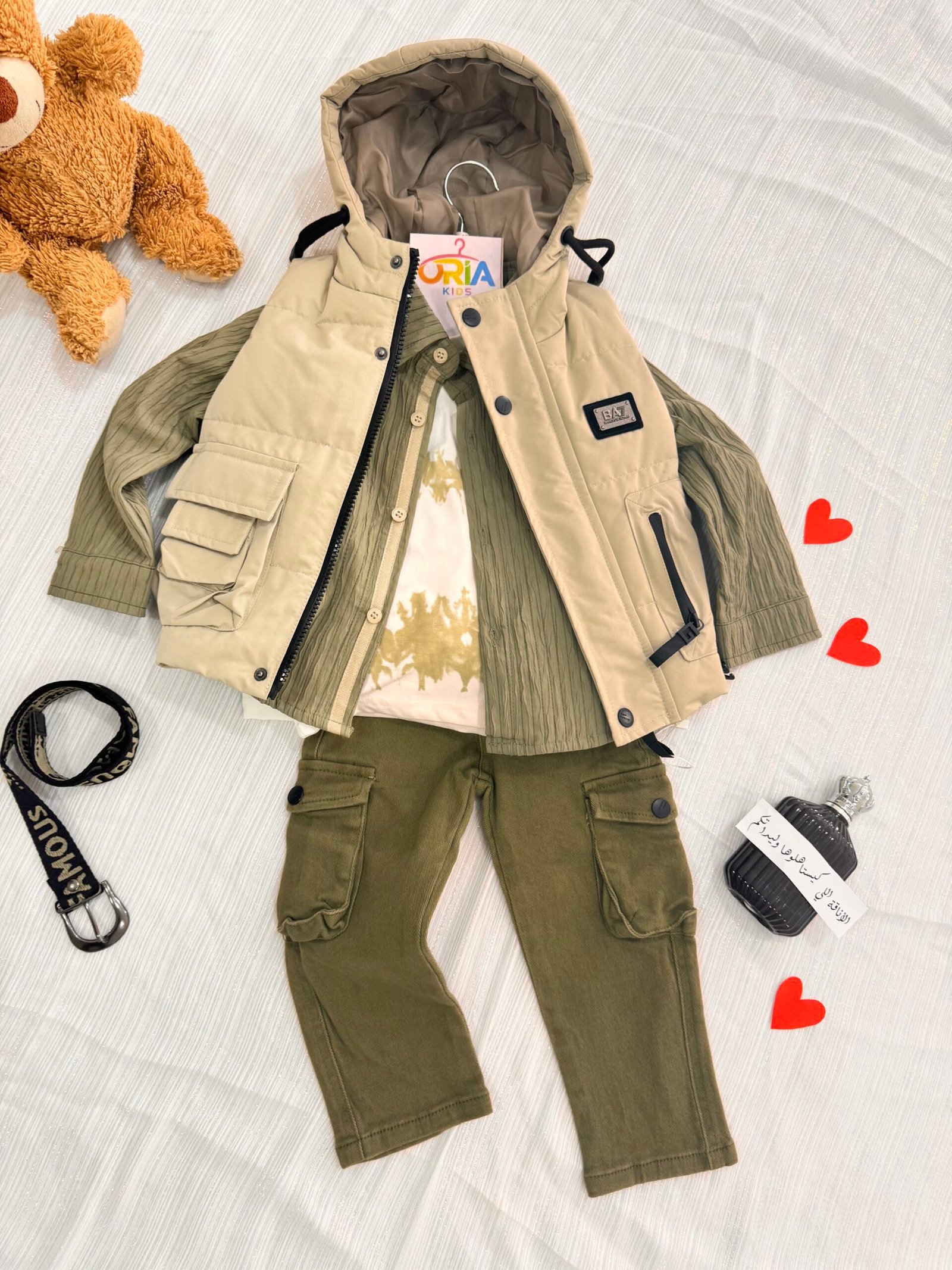 Ensemble garçon 4 pièces – veste à capuche beige et pantalon cargo vert